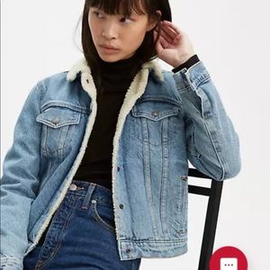 NWT Levi’s original Sherpa trucker denim jacket